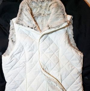 Faux fur white/silver quilted reversible vest L